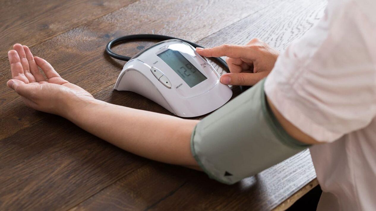 Vysoký tlak pred užívaním Cardiform
